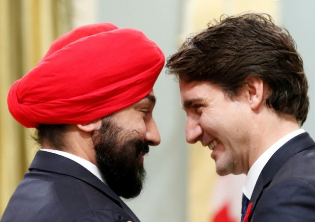Canada minister tells of US airport security hassels over turban