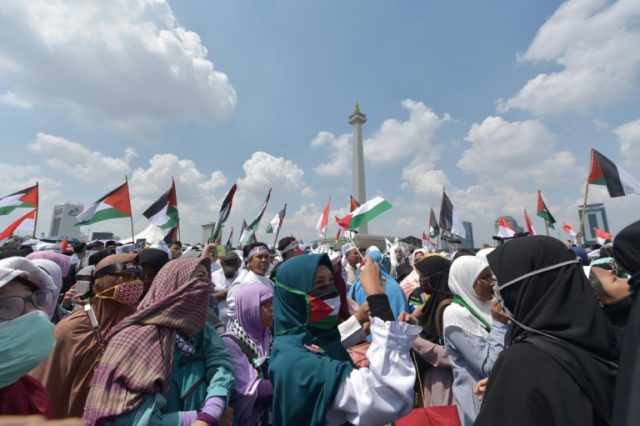 Thousands in Indonesia protest US embassy move to Jerusalem