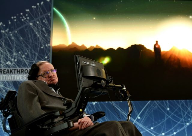 Time travellers welcome at Hawking's memorial service
