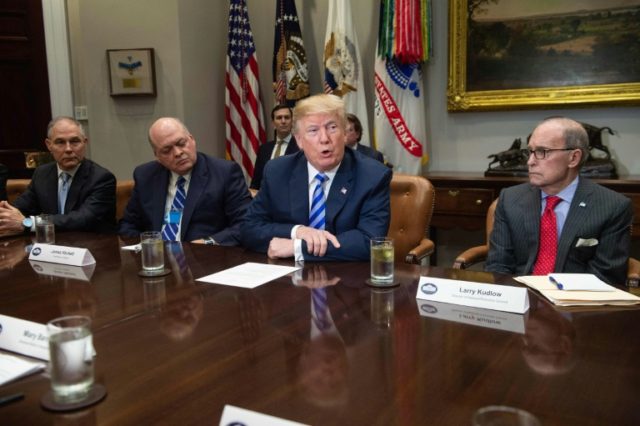 Trump meets auto executives as NAFTA talks face deadline