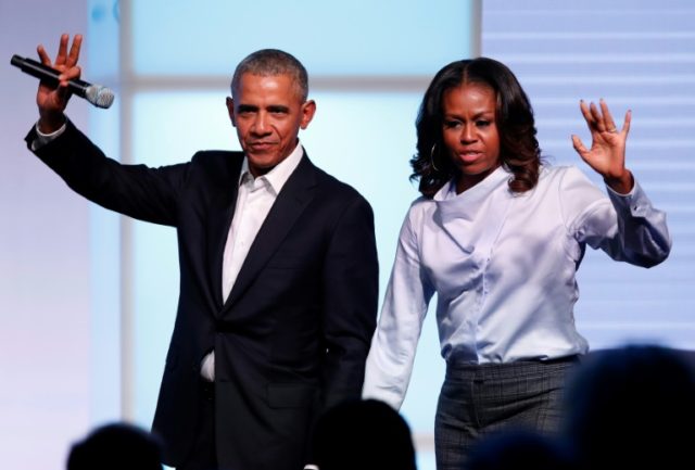 Barack and Michelle Obama sign Netflix production deal