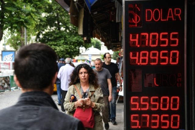 Despite efforts to stop lira fall, Turks still worried