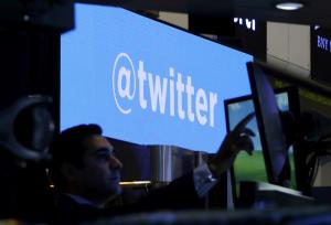 Twitter urges users to change passwords after storage bug