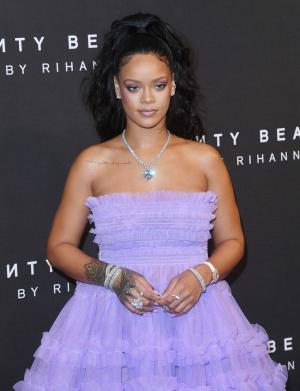 Rihanna says Drake's VMAs speech was 'uncomfortable'
