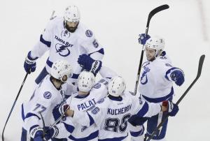 Lightning take Stanley Cup playoff series lead on Bruins