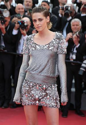 Kristen Stewart goes barefoot on Cannes red carpet