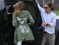 US First Lady Melania Trump departs Andrews Air Rorce Base in Maryland June 21, 2018 wearing a jacket emblazoned with the words "I really don't care, do you?" following her surprise visit with child migrants on the US-Mexico border. (Photo by MANDEL NGAN / AFP) (Photo credit should read MANDEL …