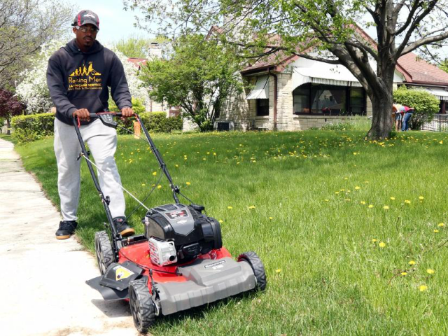 Rodney Smith Jr mow lawns