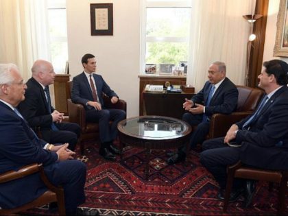 Prime Minister Benjamin Netanyahu (2nd from right) meets at his Jerusalem office with the