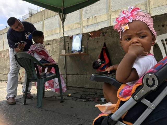 Venezuela's street barbers struggle to make ends meet