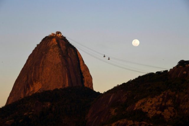 Six bodies found on shore near Rio's Sugarloaf Mountain: officials