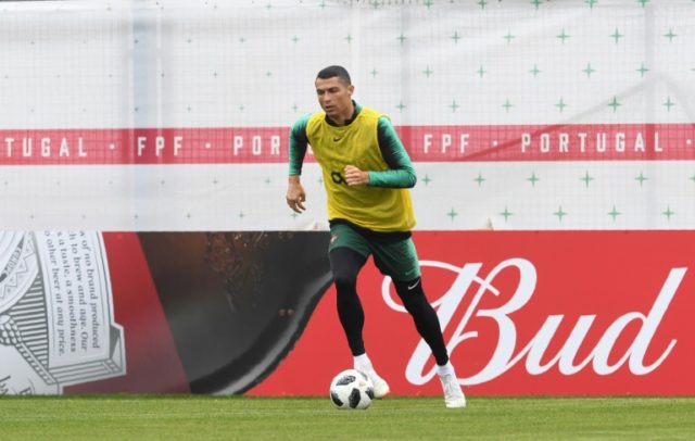 Ronaldo 'doesn't look worried about his future' - Fernandes