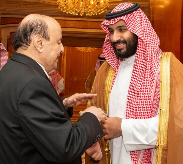 Yemen president in rare visit to estranged UAE ally