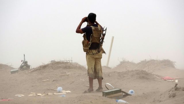 Yemen troops mass in bid to retake key port