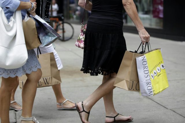 US retail spending accelerates in May