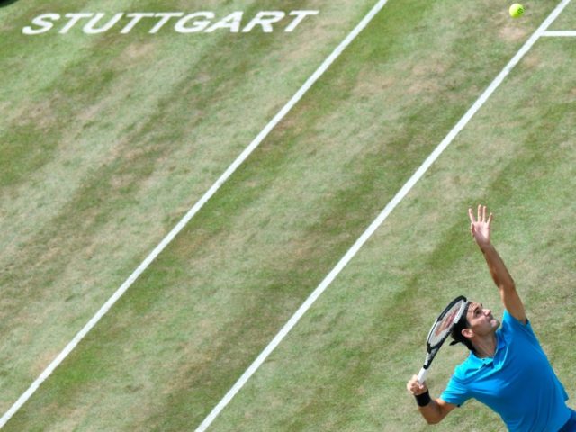Kyrgios stands in Federer's path to No.1 in Stuttgart