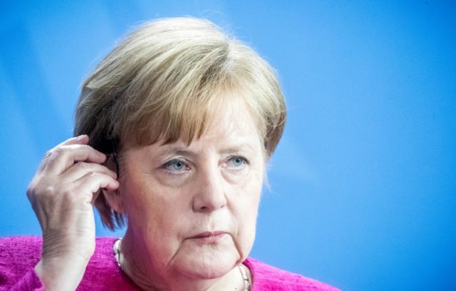 Merkel gets ultimatum from hardline ally over migrants