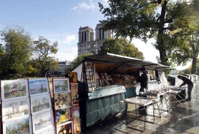 Paris open-air booksellers seek UNESCO status