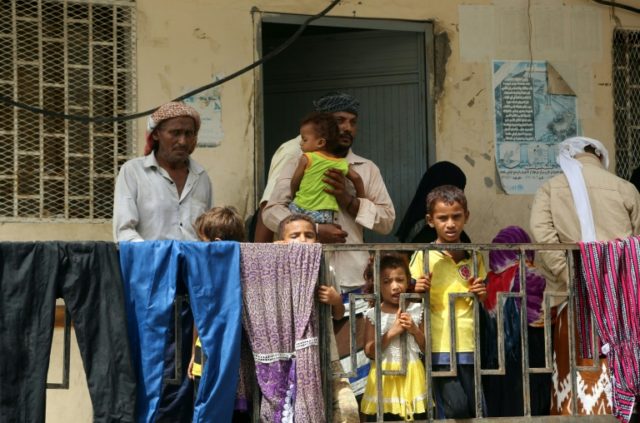 Yemen's Hodeida braces for street battles