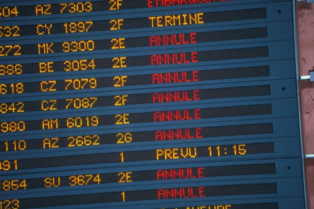 EU 'won't limit strike rights' in air traffic control row