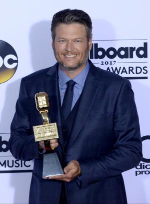 Blake Shelton, Carrie Underwood win big at the CMT Awards