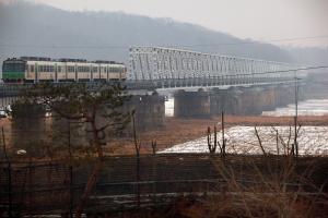 South Korea joins railway group with North Korea's approval