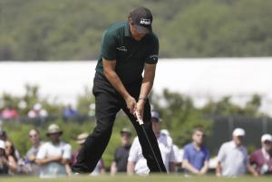 US Open: Phil Mickelson criticized for putting moving ball