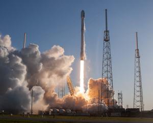 Air Force contracts SpaceX for satellite launch
