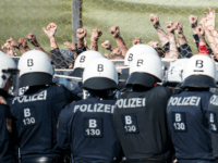 GettyImages-984214216 Migrants