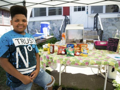Jaequan Faulkner, 13, had been operating Mr. Faulkner's Old-Fashioned Hot Dogs outside his uncle's house since 2016, but the city of Minneapolis shut down his operation after someone filed a complaint with the city's Health Department, the Star Tribune reported. But instead of permanently shutting down Faulkner's stand, Minneapolis took action …