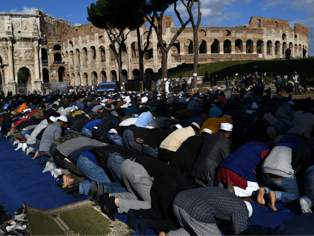 Muslim men attend Friday prayers near Rome's ancient Colosseum on October 21, 2016 to protest against the closure of unofficial mosques. The Muslim community of Rome gathered by the Colosseum to pray and demonstrate against the alleged shutting down by police of unofficial mosques. / AFP / GABRIEL BOUYS (Photo …