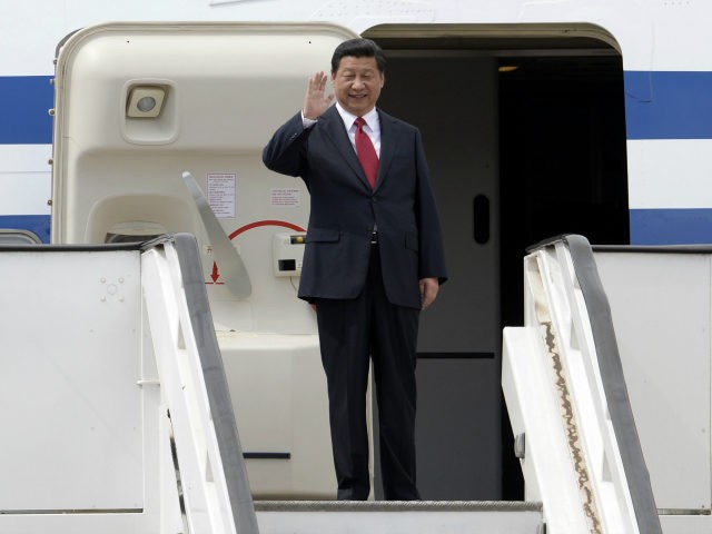 Chinese President Xi Jinping alights from the plane upon arrival in Caracas on July 20, 20