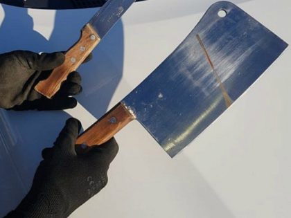 Israeli Police Find Palestinian with Knife, Meat Cleaver Outside Jewish Community