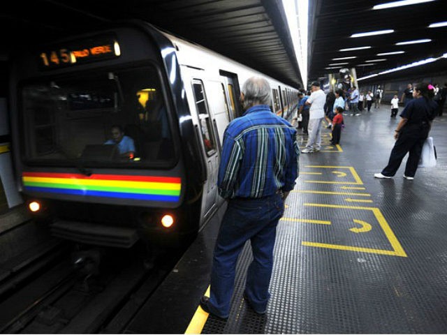 A passenger awaits to board the subway in downtown Caracas, on January 27, 2010. AFP PHOTO
