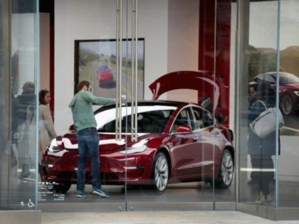 Tesla production leader Doug Field exits company