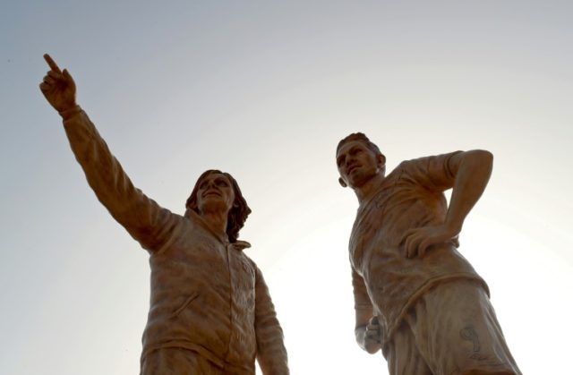 Statues of Peru coach and top scorer unveiled in Lima