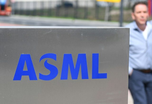 Rising microchip-maker demand boosts ASML profits