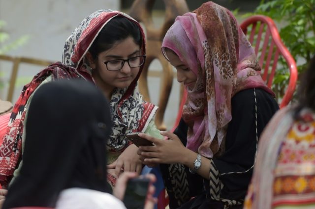 Bane of Pakistani politicians: young voters with smartphones