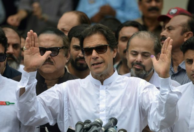 Pakistan's Imran Khan wins vote but no majority