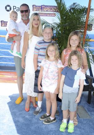 Tori Spelling, Kendra Wilkinson bring their kids to 'Hotel Transylvania ...