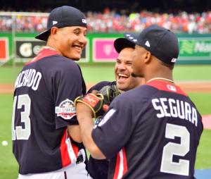 Manny Machado poses with Yankees in photo; nephew prefers Bronx move
