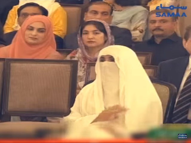 Pakistani Prime Minister’s Wife Wears Burqa to Inauguration