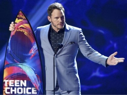 Chris Pratt accepts the award for choice summer movie actor for "Jurassic World: Fallen Kingdom" at the Teen Choice Awards at The Forum on Sunday, Aug. 12, 2018, in Inglewood, Calif. (Photo by Chris Pizzello/Invision/AP)