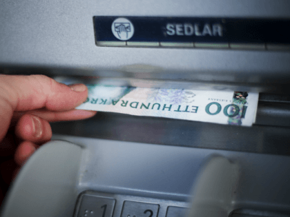 A man withdraws Swedish Crowns currency banknotes from an ATM machine in Stockholm on December 8, 2011 in Stockholm. AFP PHOTO / JONATHAN NACKSTRAND (Photo credit should read JONATHAN NACKSTRAND/AFP/Getty Images)