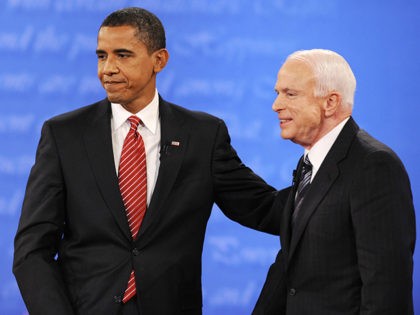 US Democratic presidential candidate Barack Obama (L) and Republican John McCain stand tog
