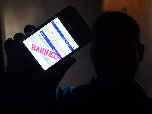 A Sri Lankan man mobile phone user shows an image on Twitter showing that the Facebook site had been blocked in Colombo on March 7, 2018. Telecommunication service providers said they have blocked access to facebook and several other social media platforms on the directive of the government which accused …