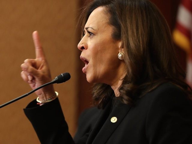 Kamala Harris wags finger (Chip Somodevilla / Getty)