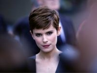 Kate Mara poses for a picture as she attends the 'Fantastic Four' premiere in Brooklyn, New York on August 04, 2015. AFP PHOTO / KENA BETANCUR (Photo credit should read KENA BETANCUR/AFP/Getty Images)
