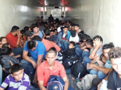 Migrants in Trailer Main