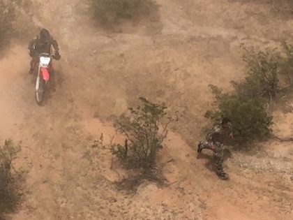 A National Guard helicopter aircrew guides Border Patrol agents to the scene where an illegal aliens was attempting to flee from arrest. (Photo: U.S. Border Patrol/Tucson Sector)